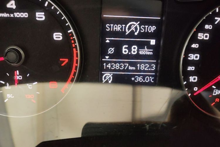 Audi Q3 2016 car image #10