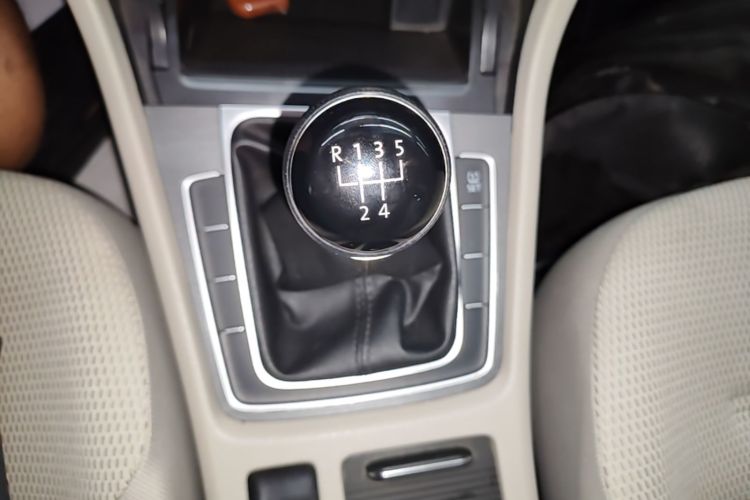 Volkswagen Golf 2015 car image #14