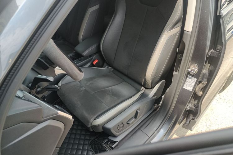 Audi Q3 2021 car image #15