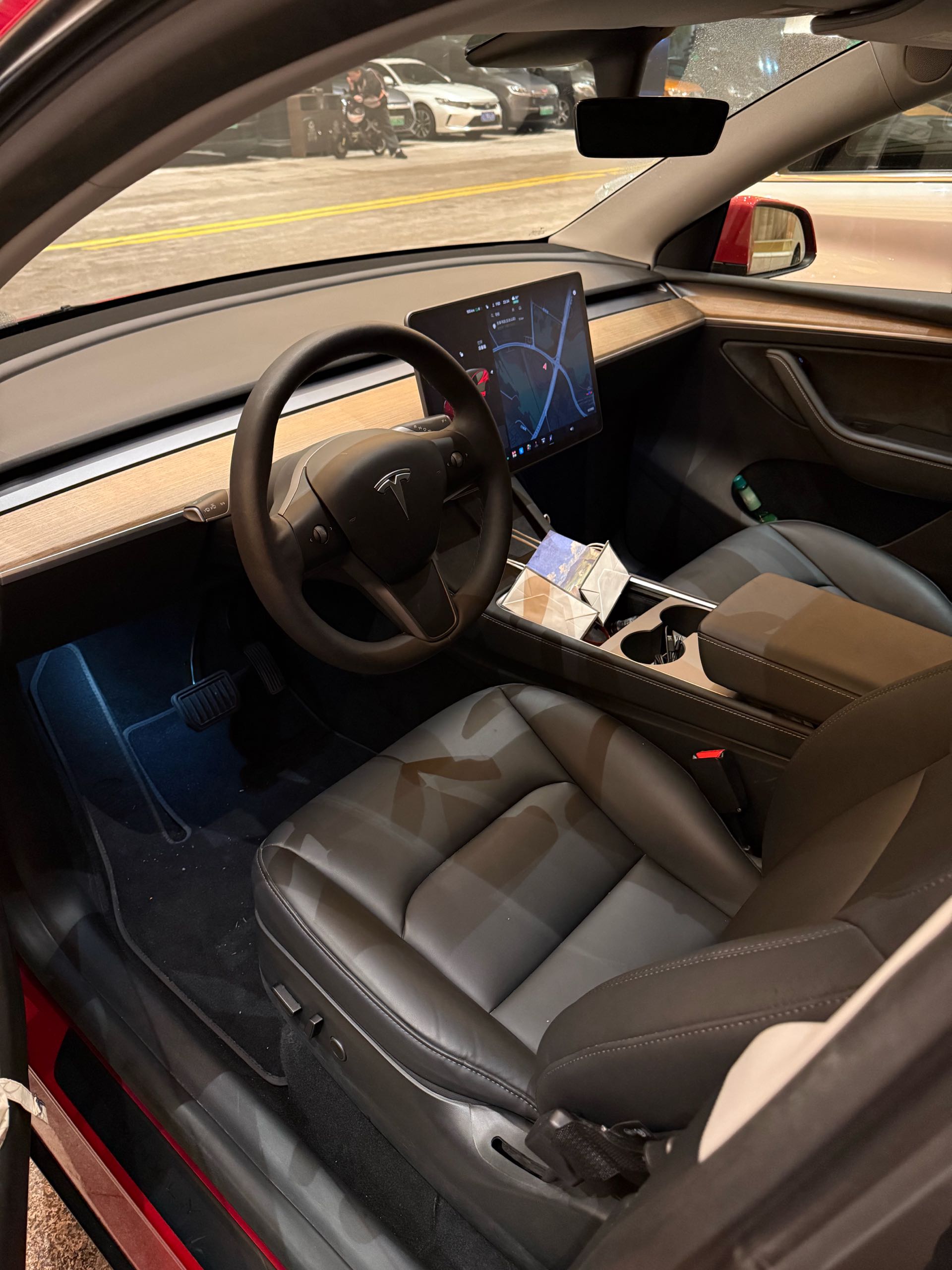 Tesla Model Y 2021 صورة سيارة #10