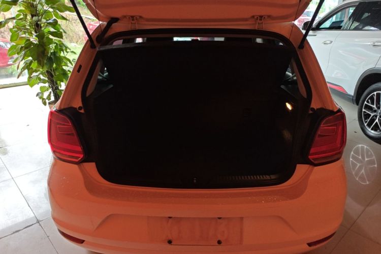 Volkswagen Polo 2018 car image #19