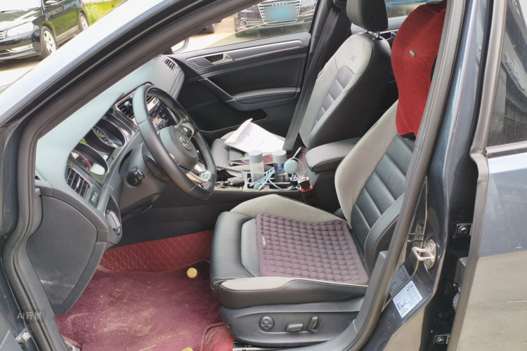 Volkswagen Golf 2019 car image #17