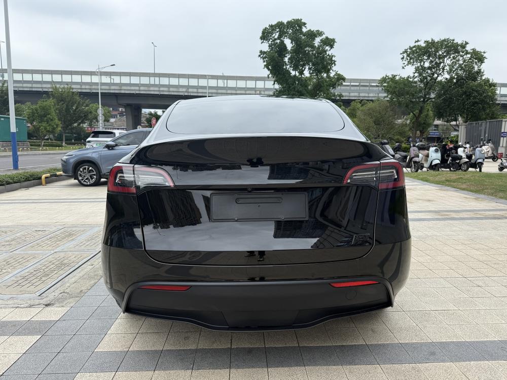 Tesla Model Y 2021 #6 Tesla Model Y 2021 car image #6