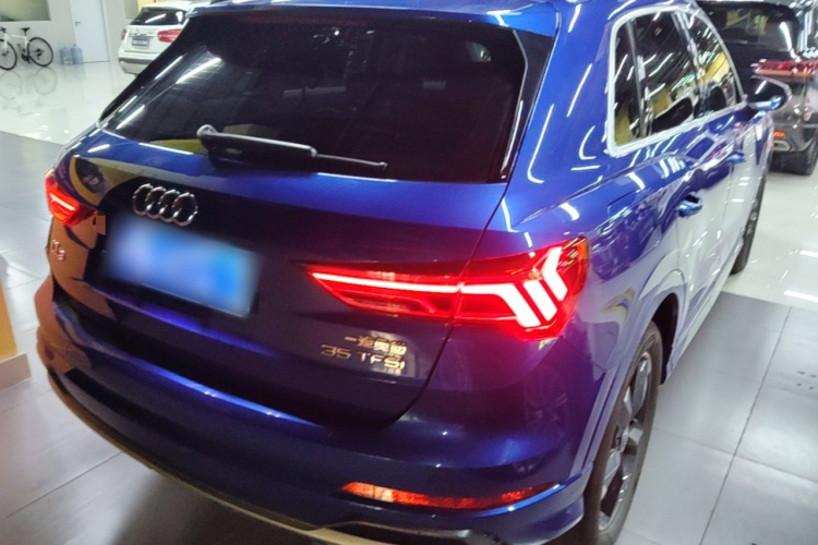 Audi Q3 2020 car image #7