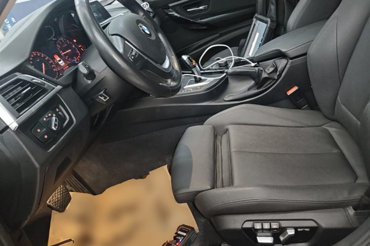 BMW 3 Series 2018 car image #15