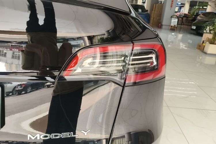 Tesla Model Y 2023 #8 Tesla Model Y 2023 car image #8