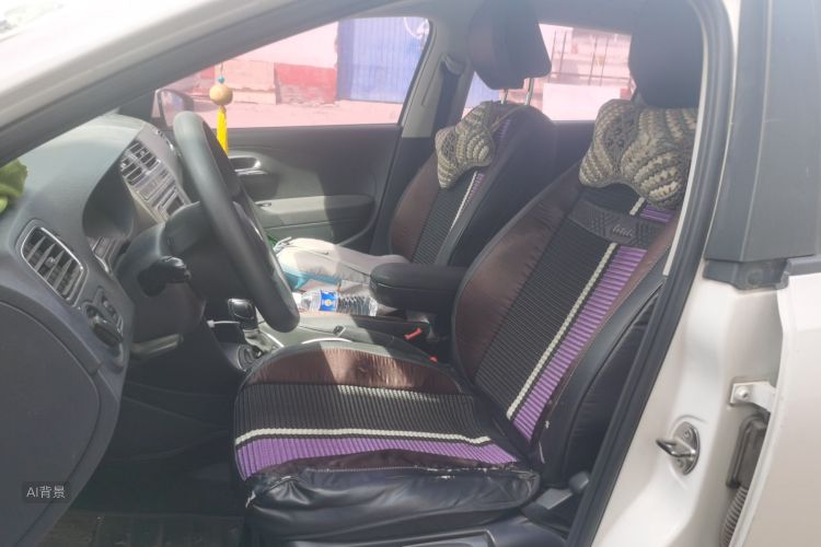 Volkswagen Polo 2015 car image #17