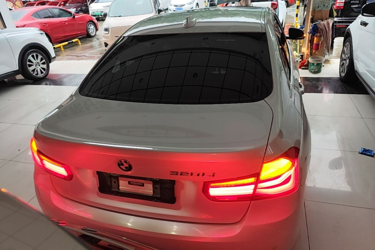BMW 3 Series 2019 car image #6