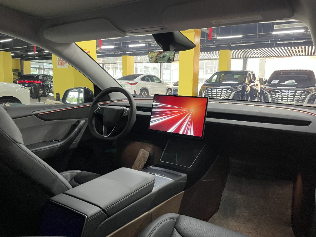 Tesla Model Y 2025 car image #4