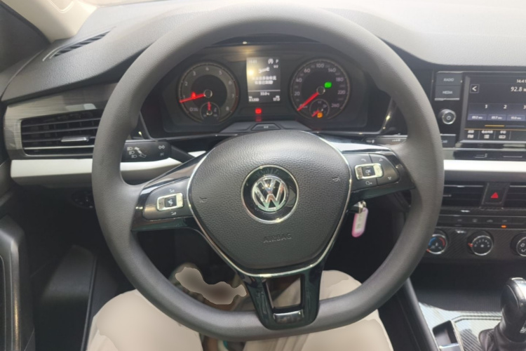 Volkswagen Lavida 2019 car image #11