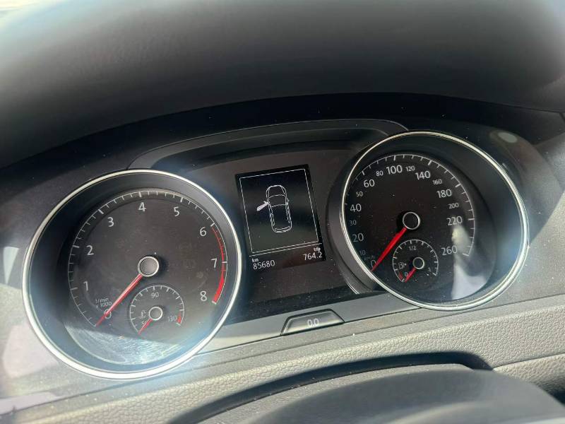 Volkswagen Golf 2019 car image #5