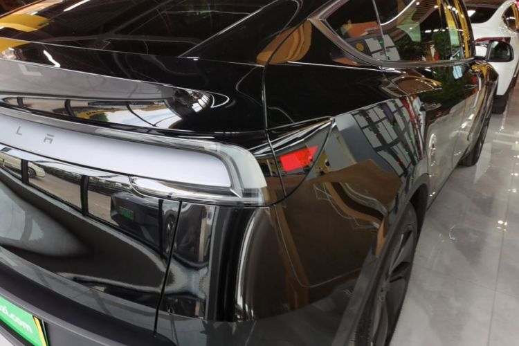 Tesla Model Y 2026 car image #8