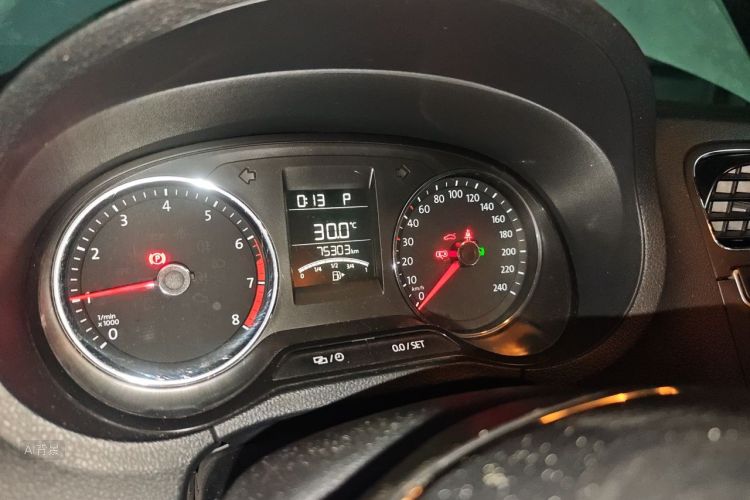 Volkswagen Polo 2017 car image #13