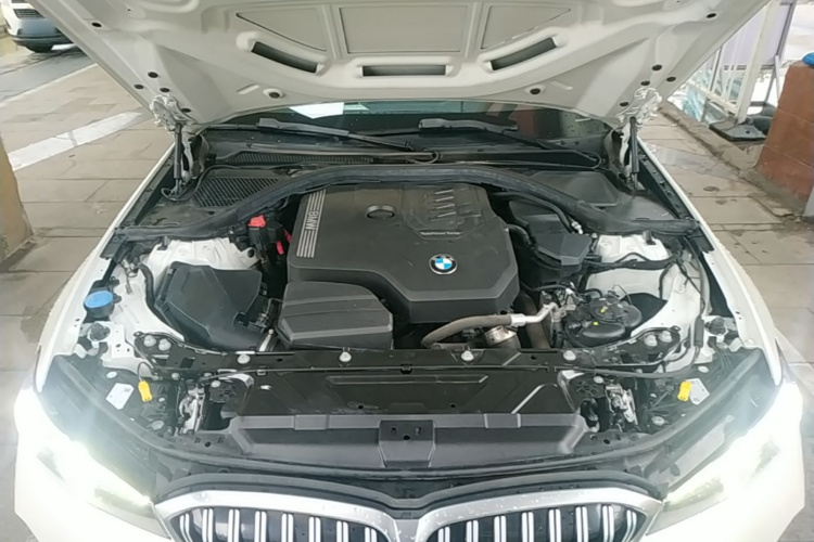 BMW 3 Series 2023 car image #20