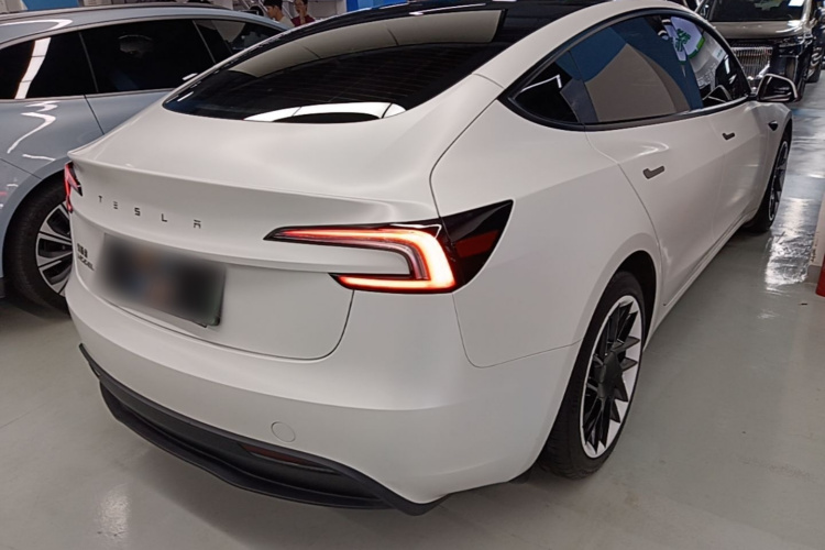 Tesla Model 3 2025 car image #7