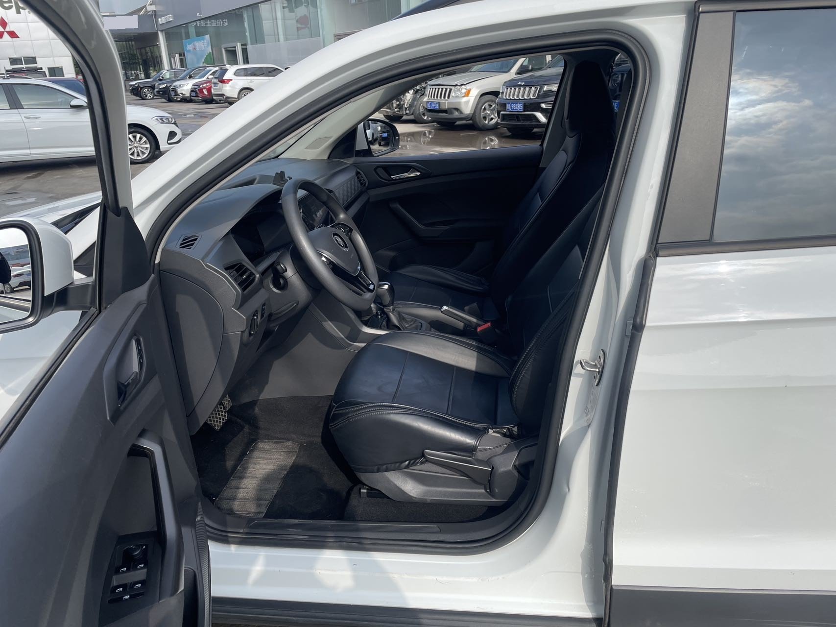 Volkswagen T-Cross 2024 car image #4