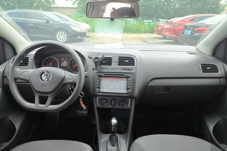 Volkswagen Polo 2015 #11 Volkswagen Polo 2015 car image #11