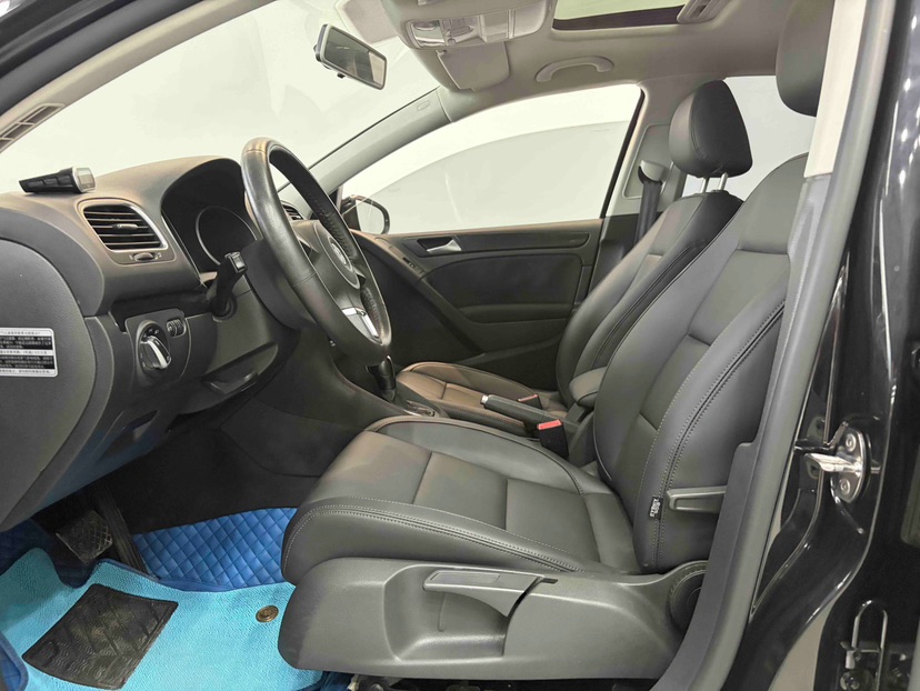 Volkswagen Golf 2012 car image #4