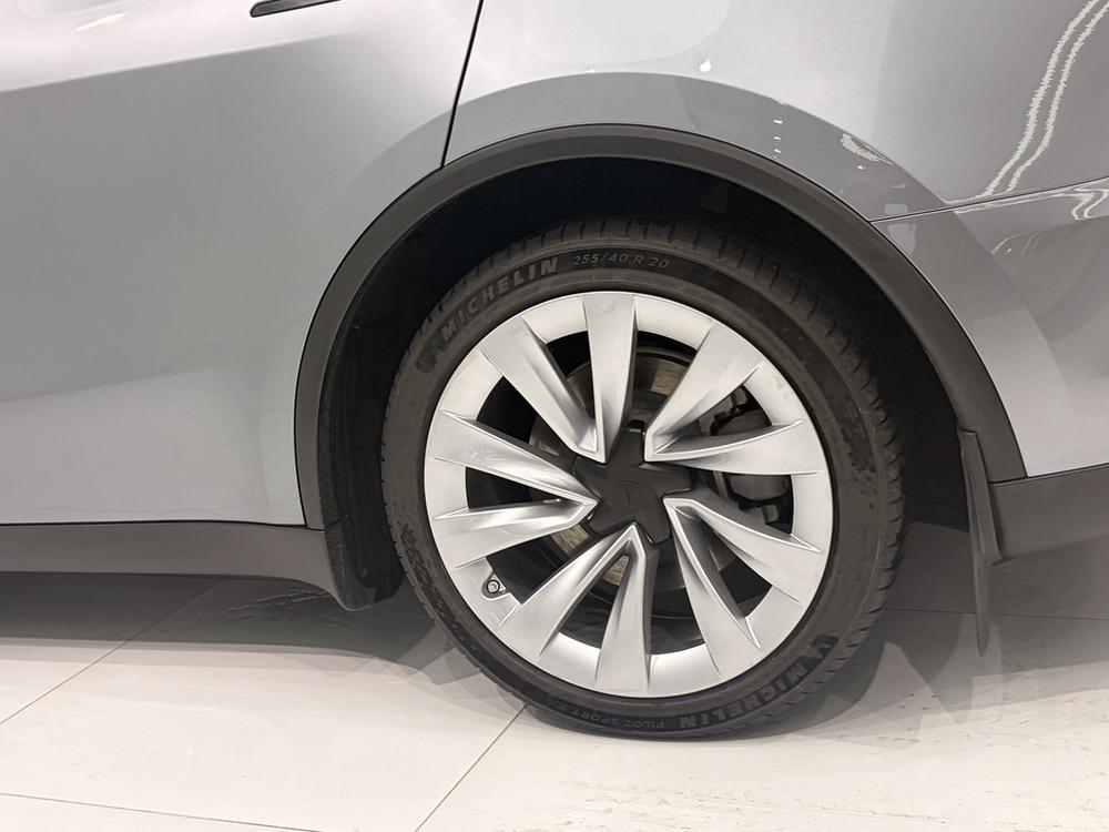 Tesla Model Y 2025 #7 Tesla Model Y 2025 car image #7