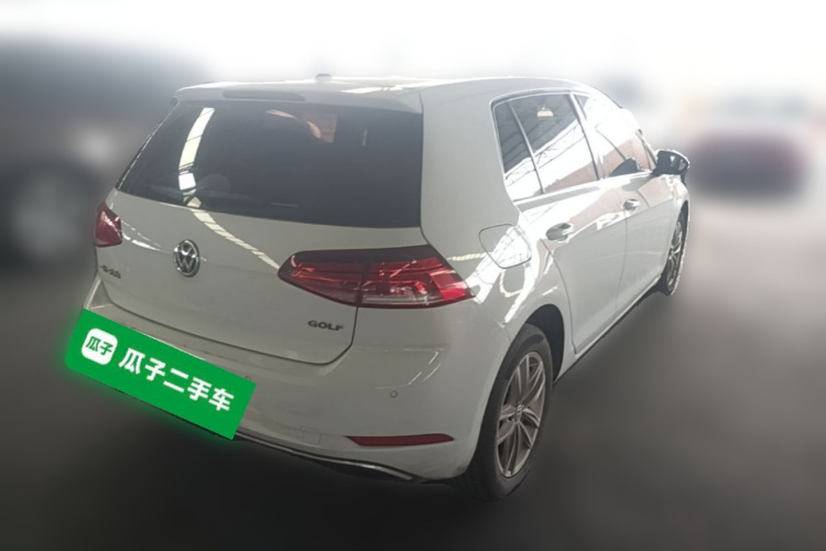 Volkswagen Golf 2019 car image #7