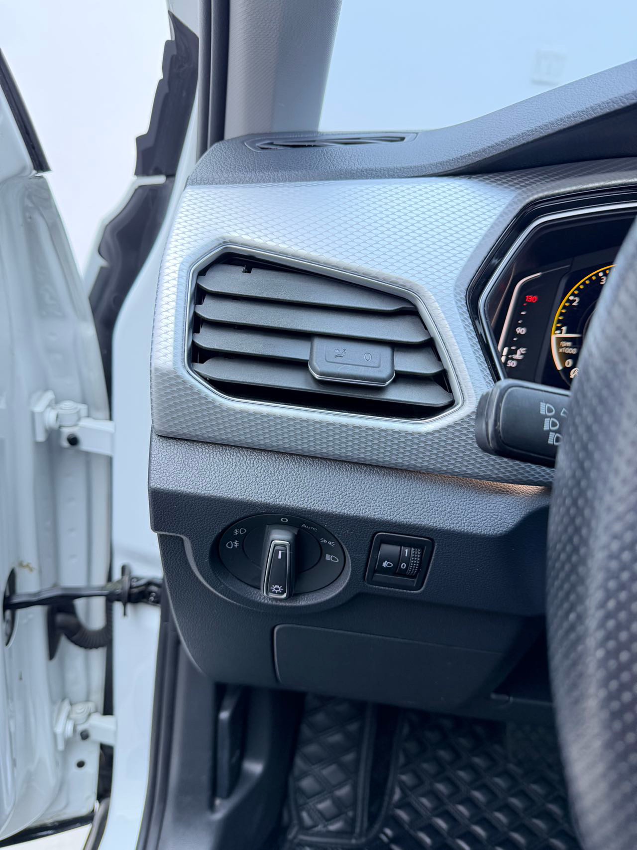 Volkswagen Tacqua 2022 car image #7