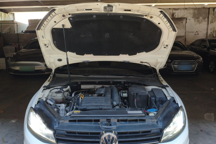 Volkswagen Golf 2017 car image #20