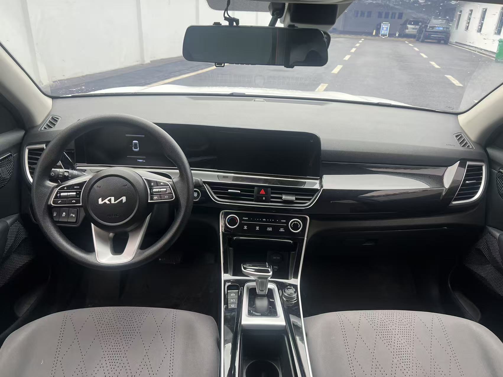 Kia Seltos 2023 car image #9