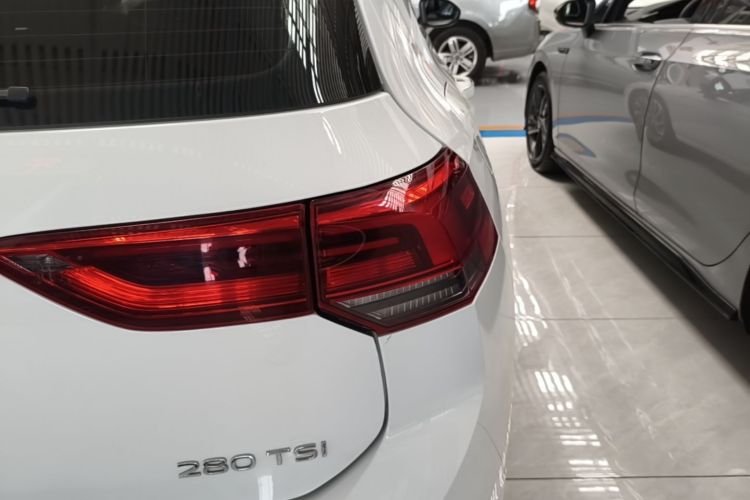 Volkswagen Golf 2021 car image #8