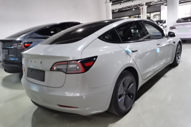 Tesla Model 3 2023 immagine di auto #7