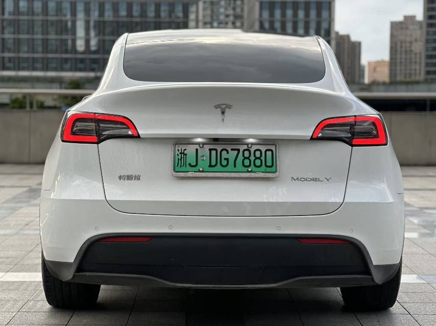 Tesla Model Y 2022 #4 Tesla Model Y 2022 car image #4