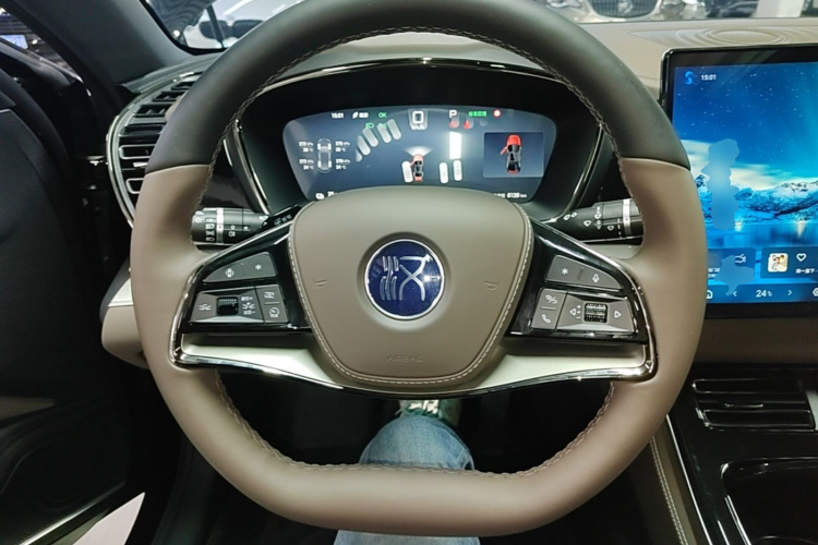 BYD Han 2025 #15 BYD Han 2025 car image #15