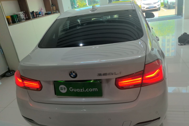 BMW 3 Series 2018 #6 BMW 3 Series 2018 car image #6