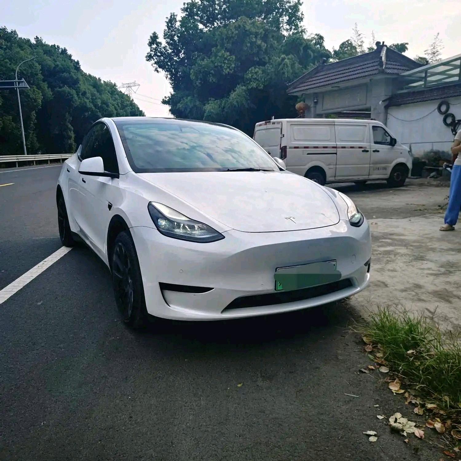 Tesla Model Y 2023 #2 Tesla Model Y 2023 car image #2
