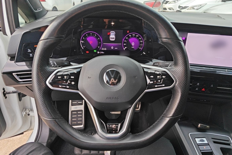 Volkswagen Golf 2021 car image #11