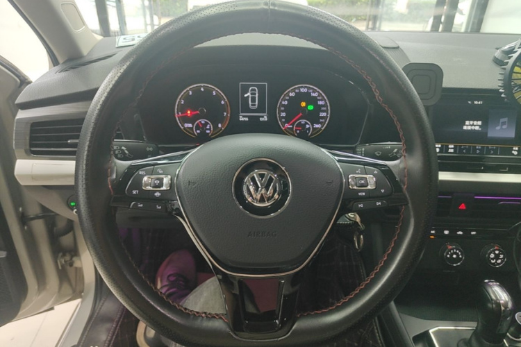 Volkswagen Lavida 2019 car image #11