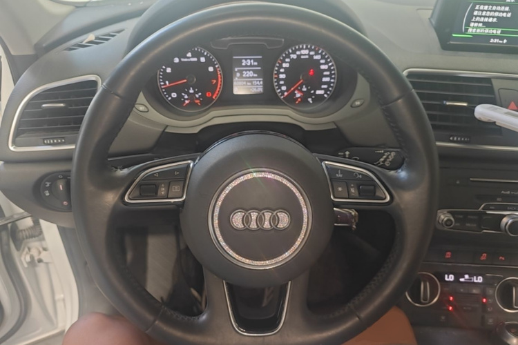 Audi Q3 2019 #11 Audi Q3 2019 car image #11