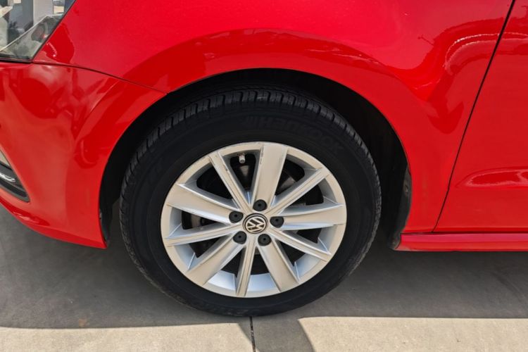 Volkswagen Polo 2014 car image #9