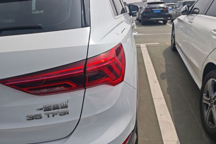 Audi Q3 2021 car image #8