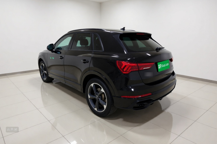 Audi Q3 2022 car image #5