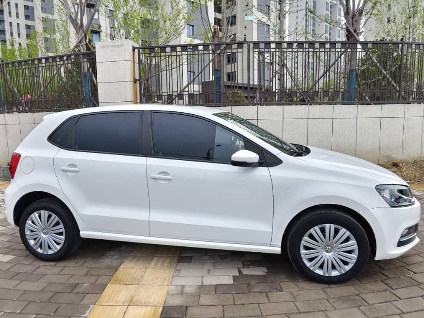 Volkswagen Polo 2017 car image #4