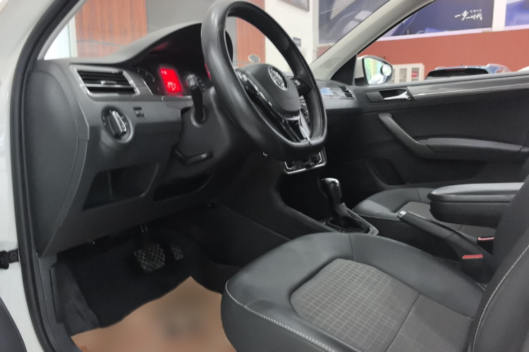 Volkswagen Santana 2017 car image #9