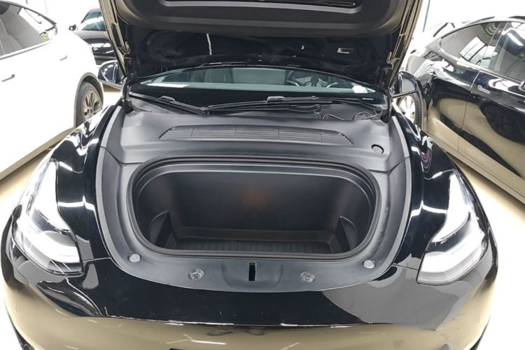 Tesla Model Y 2023 car image #20