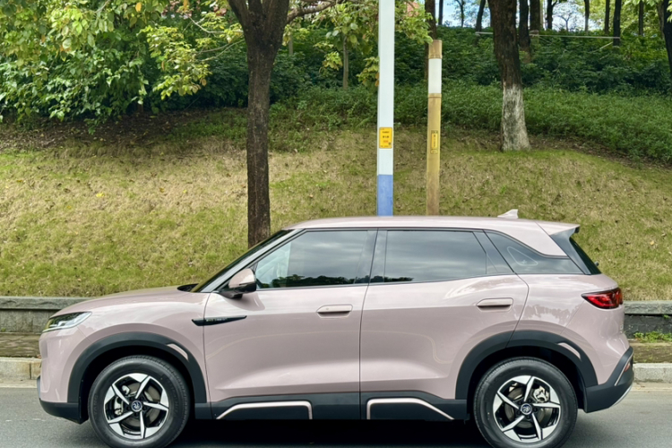BYD YuanUP 2024 car image #3