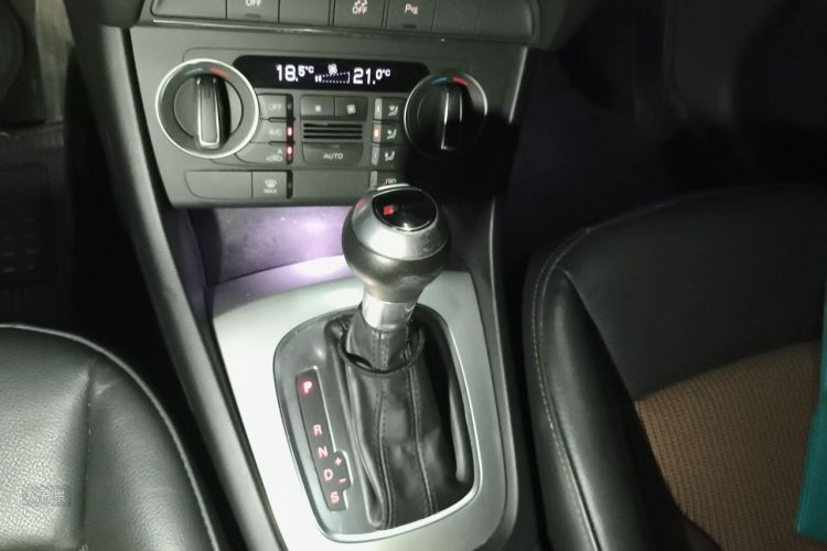 Audi Q3 2018 #16 Audi Q3 2018 car image #16