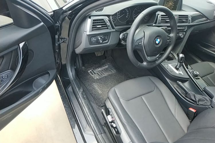 BMW 3 Series 2017 car image #12