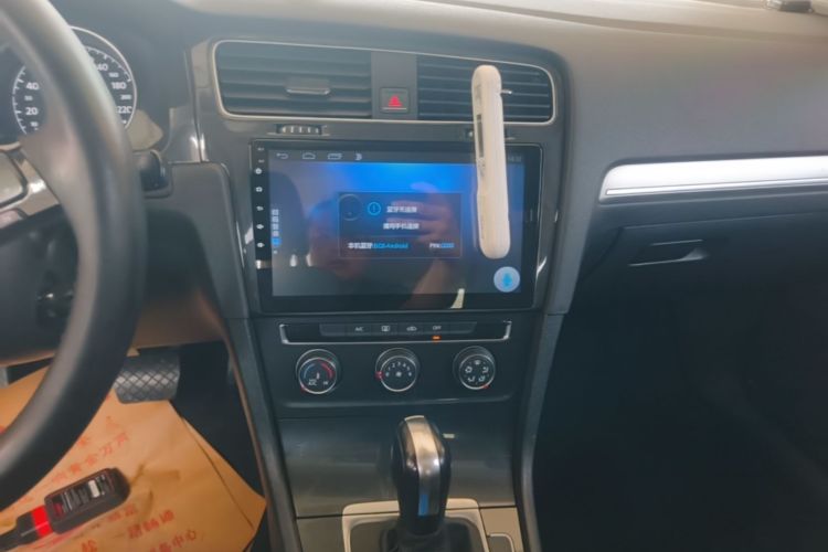 Volkswagen Golf 2018 car image #13