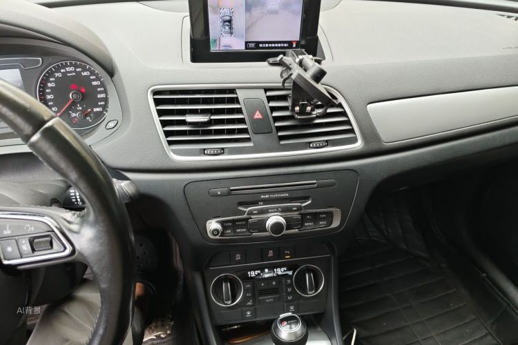 Audi Q3 2017 car image #15
