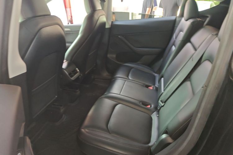Tesla Model Y 2022 car image #17