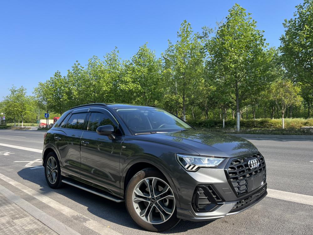 Audi Q3 2023 car image #3