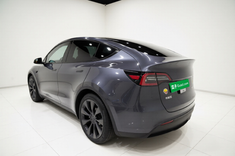 Tesla Model Y 2024 #5 Tesla Model Y 2024 car image #5